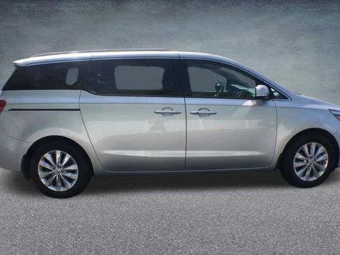 Used 2018 Kia Sedona EX image 24