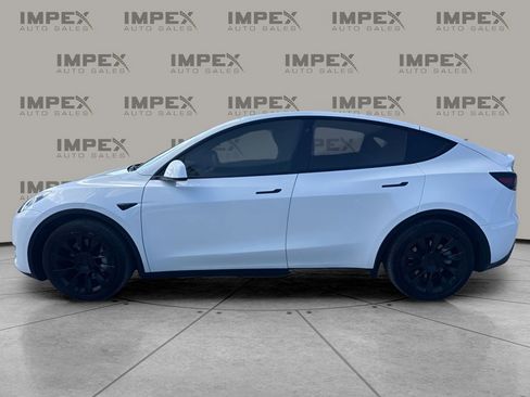 Used 2022 Tesla Model Y Long Range AWD/4WD image 2