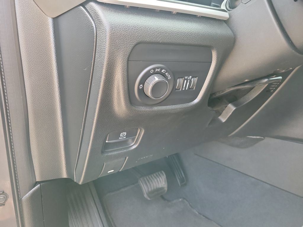 Used 2023 Jeep Grand Cherokee L Laredo AWD/4WD image 23