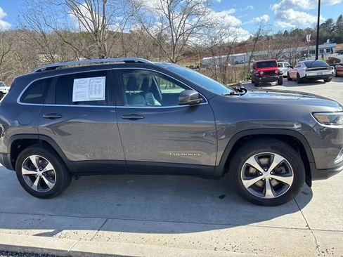 Used 2019 Jeep Cherokee Limited image 3