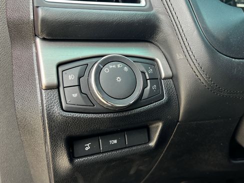 Used 2016 Ford Explorer Platinum image 23