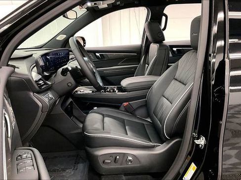 Used 2025 Buick Enclave Avenir w/ Trailering Package, 5000 lbs. AWD/4WD image 23