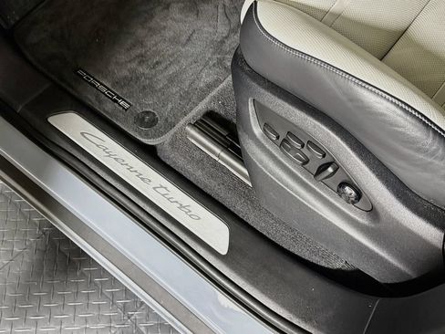 Certified 2024 Porsche Cayenne Turbo AWD/4WD image 22