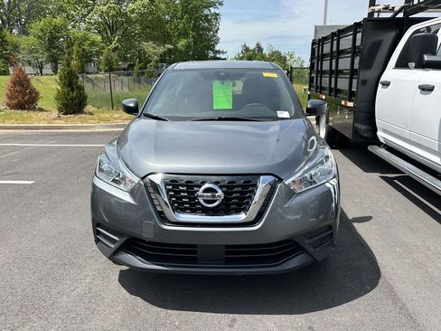 Used 2020 Nissan Kicks S image 2