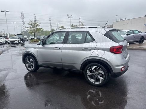 Used 2023 Hyundai Venue SEL w/ Cargo Package FWD image 11
