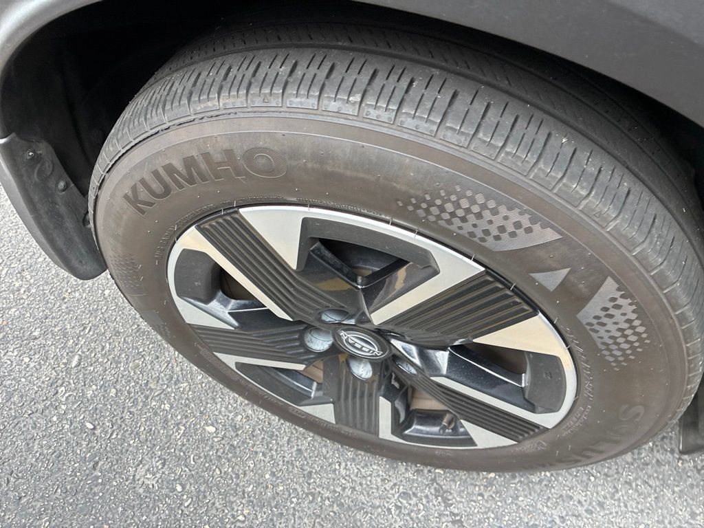 Used 2025 Nissan Kicks SV AWD/4WD image 8