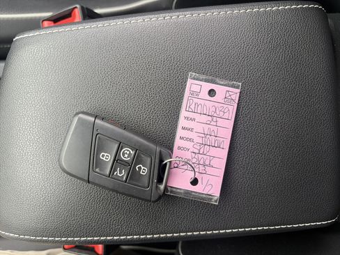 Used 2024 Volkswagen Tiguan SEL R-Line image 46