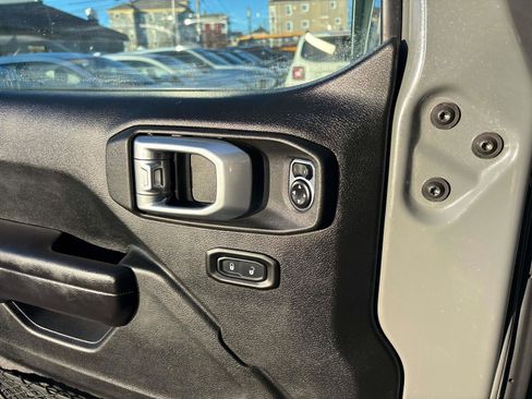 Used 2021 Jeep Wrangler Willys image 13
