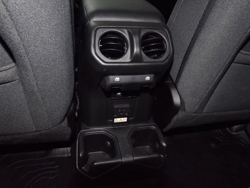 Used 2024 Jeep Gladiator Sport AWD/4WD image 19