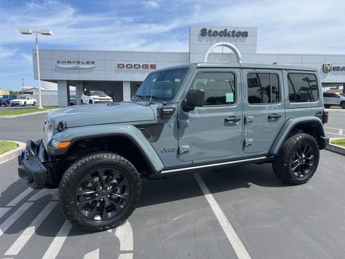 Used 2025 Jeep Wrangler Unlimited Sahara AWD/4WD image 1