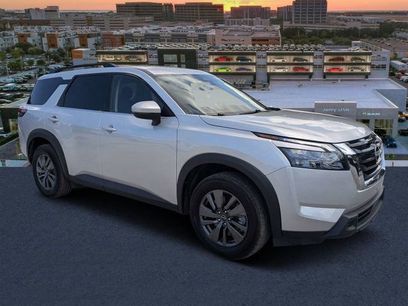 Used 2024 Nissan Pathfinder SV