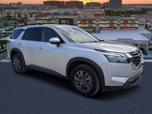 Used 2024 Nissan Pathfinder SV FWD image 1