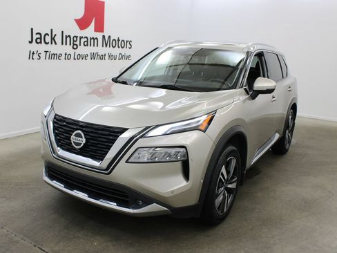 Used 2021 Nissan Rogue Platinum FWD image 2