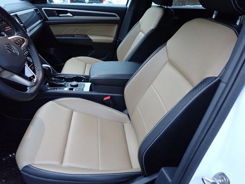 Used 2023 Volkswagen Atlas Cross Sport SE image 16