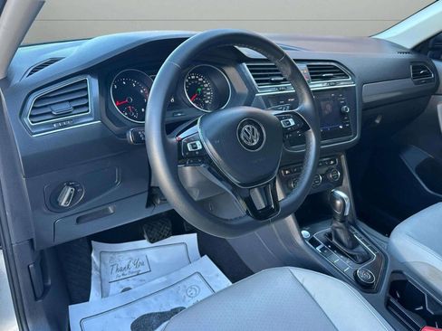 Used 2020 Volkswagen Tiguan SE image 9