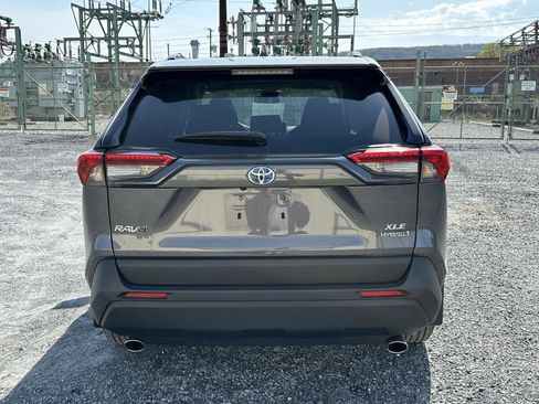 Used 2024 Toyota RAV4 XLE w/ Convenience Package image 7