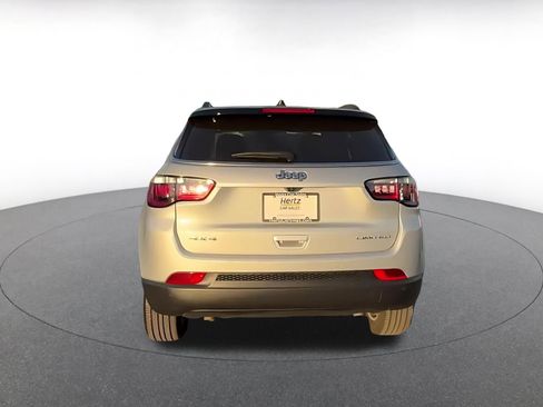 Used 2025 Jeep Compass Limited image 12