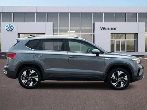 Certified 2024 Volkswagen Taos SE w/ Panoramic Sunroof Package AWD/4WD image 7