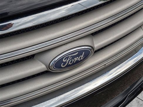 Used 2017 Ford Taurus SEL w/ Equipment Group 201A image 10