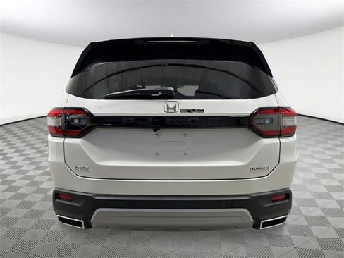 New 2025 Honda Pilot Touring image 5