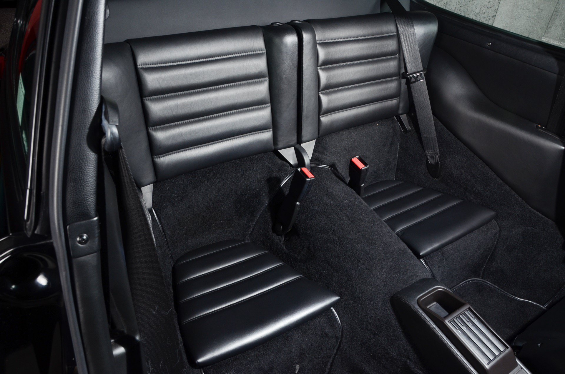 Used 1994 Porsche 911 Turbo RWD image 21