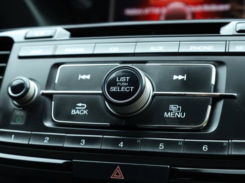 Used 2017 Honda Accord Sport image 9