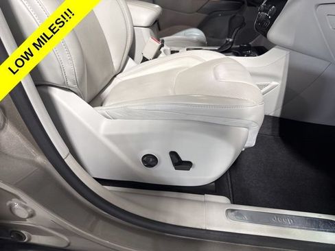 Used 2020 Jeep Cherokee Limited AWD/4WD image 40