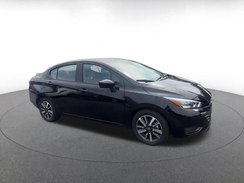 Used 2025 Nissan Versa SV FWD image 2