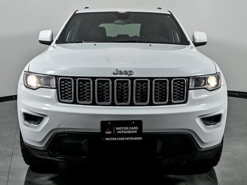 Used 2019 Jeep Grand Cherokee Laredo AWD/4WD image 4