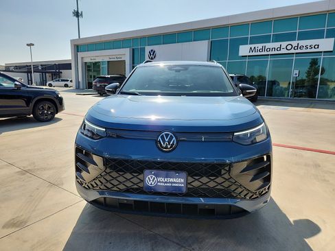 New 2026 Volkswagen Tiguan SE R-Line FWD image 2