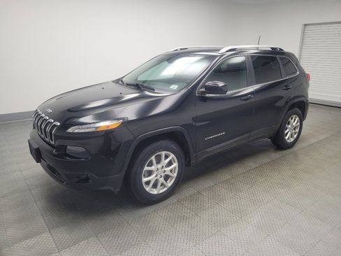 Used 2018 Jeep Cherokee Latitude Plus w/ Cold Weather Group image 2