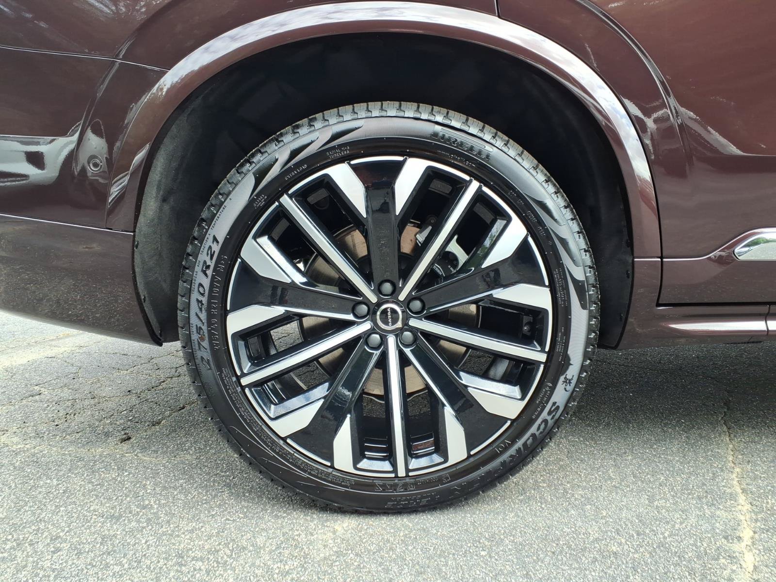 New 2026 Volvo XC90 T8 Plus w/ Protection Package Premier AWD/4WD image 4