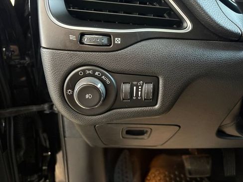 Used 2020 Jeep Cherokee Trailhawk w/ Cold Weather Group AWD/4WD image 18