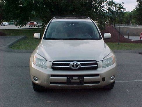 Used 2006 Toyota RAV4 Limited AWD/4WD image 24