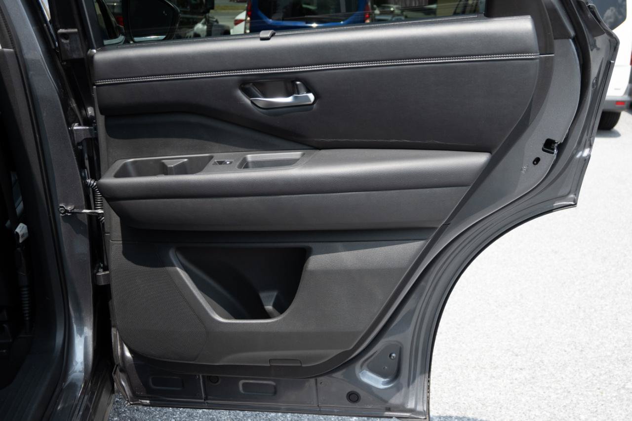 Used 2023 Nissan Pathfinder Platinum AWD/4WD image 29