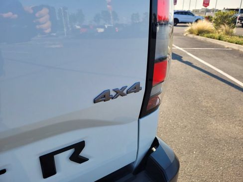 Used 2025 Nissan Frontier S AWD/4WD image 6