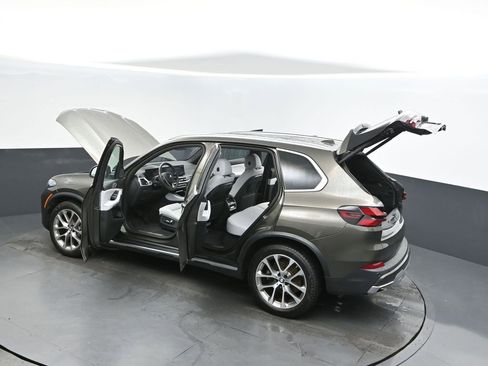 Certified 2025 BMW X5 xDrive40i w/ Premium Package image 3