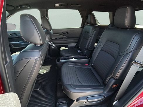 Used 2025 Nissan Pathfinder Rock Creek image 16