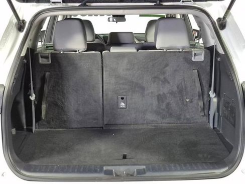 Used 2023 Toyota Highlander L image 26