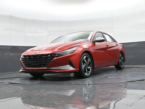 Used 2022 Hyundai Elantra Limited image 36