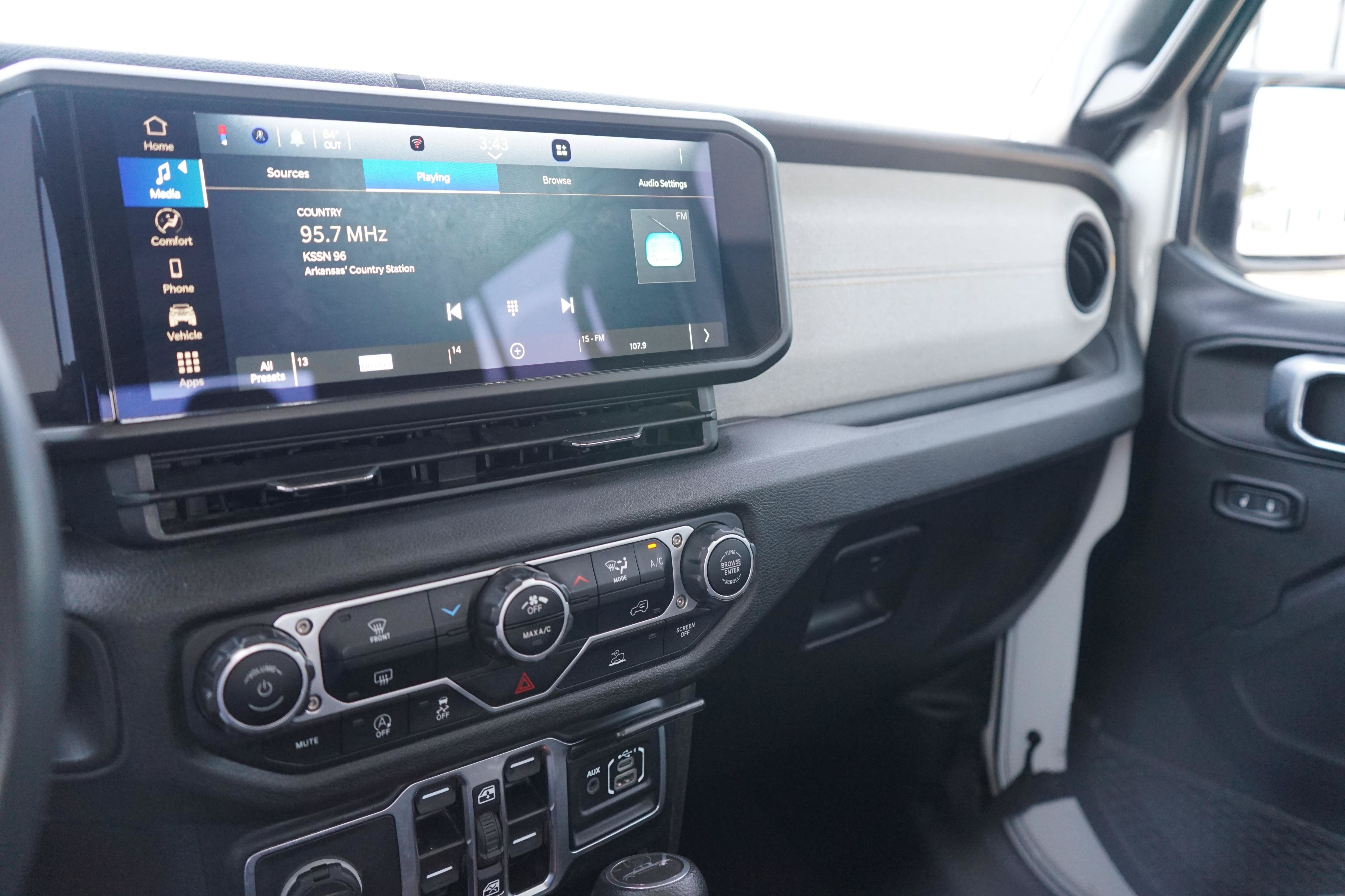 Used 2025 Jeep Gladiator Sport AWD/4WD image 18