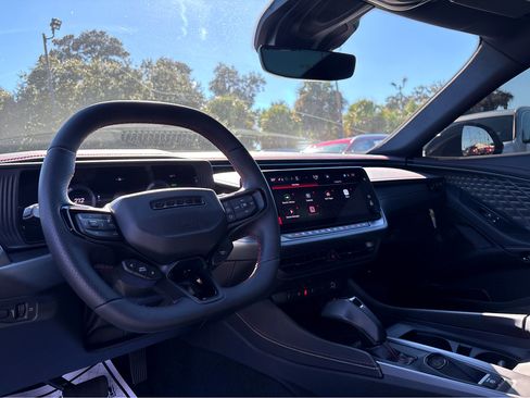 Used 2025 Dodge Charger R/T w/ Sun & Sound Package image 4