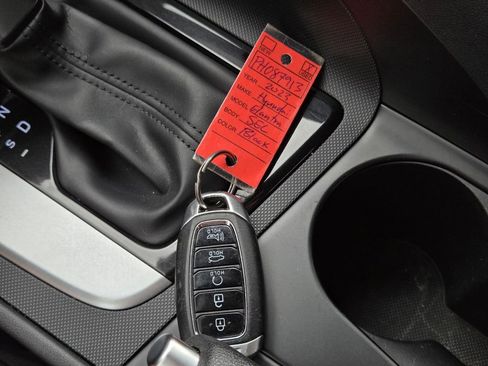 Used 2023 Hyundai Elantra SEL FWD image 30