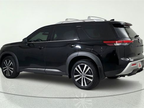 Used 2024 Nissan Pathfinder Platinum w/ Lighting Package (N92) AWD/4WD image 5