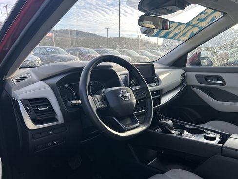 Used 2025 Nissan Rogue SV image 13
