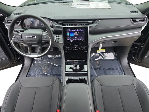 New 2025 Jeep Grand Cherokee Laredo w/ Luxury Tech Group I AWD/4WD image 9