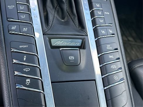 Used 2018 Porsche Macan GTS w/ Premium Package Plus image 39