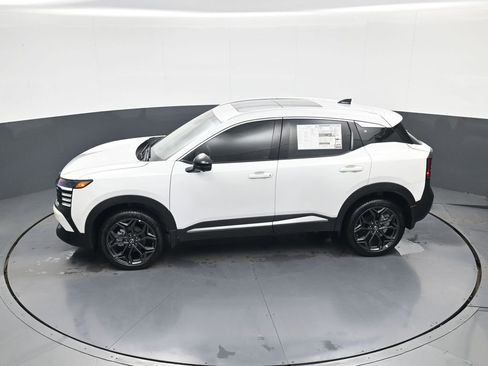 New 2026 Nissan Kicks SR FWD image 28