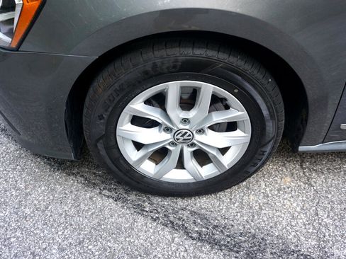 Used 2017 Volkswagen Passat 1.8T S image 9