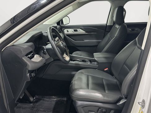 Used 2025 Ford Explorer Active w/ Active Comfort Package AWD/4WD image 16